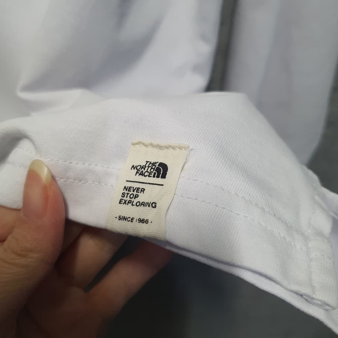 노스페이스 남성 화이트 긴팔티  상품이미지3