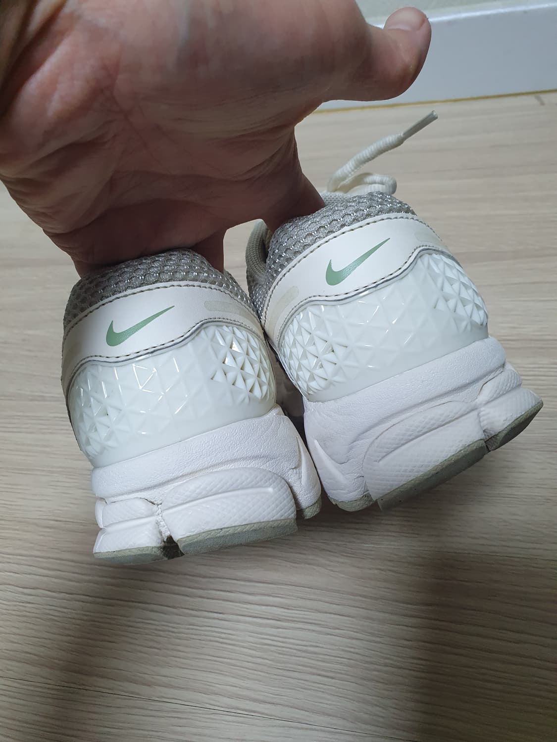 나이키 줌 보메로5 운동화 245 상품이미지6