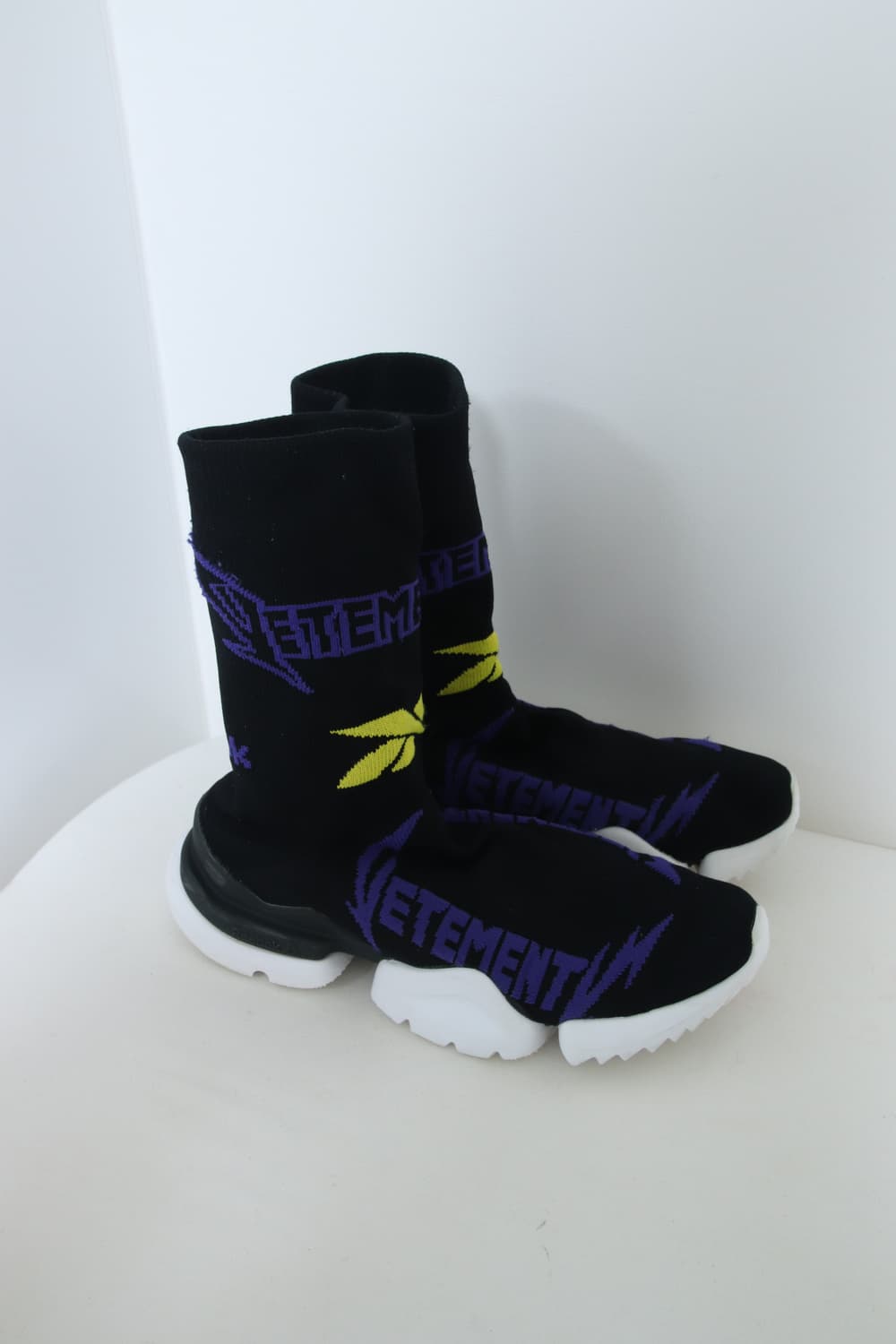 리복 x 베트멍 메탈 삭 러너 블랙 퍼플 상품이미지2