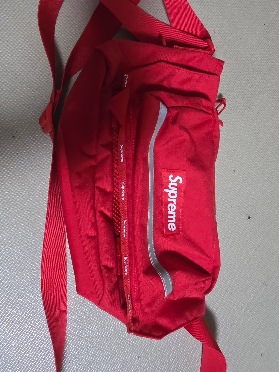 슈프림 메신저 백 상품이미지1