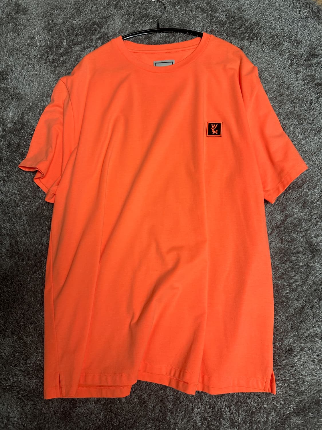 우영미 백로고 티셔츠 반팔 오렌지 형광 48 사이즈 상품이미지1