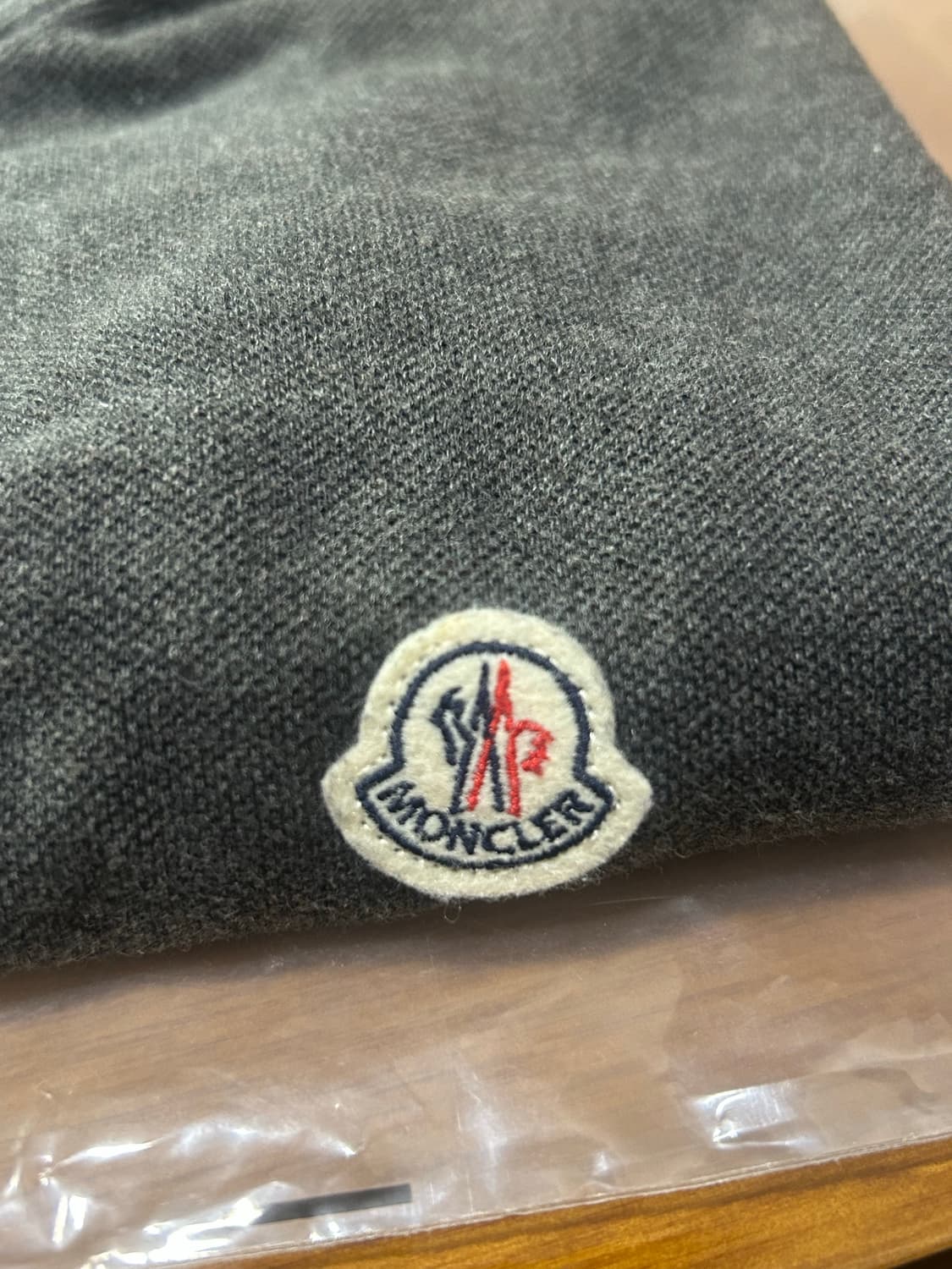 몽클레어 로고패치 삼선 PK 카라 남성 긴팔 티셔츠 챠콜 XL 83480 상품이미지4