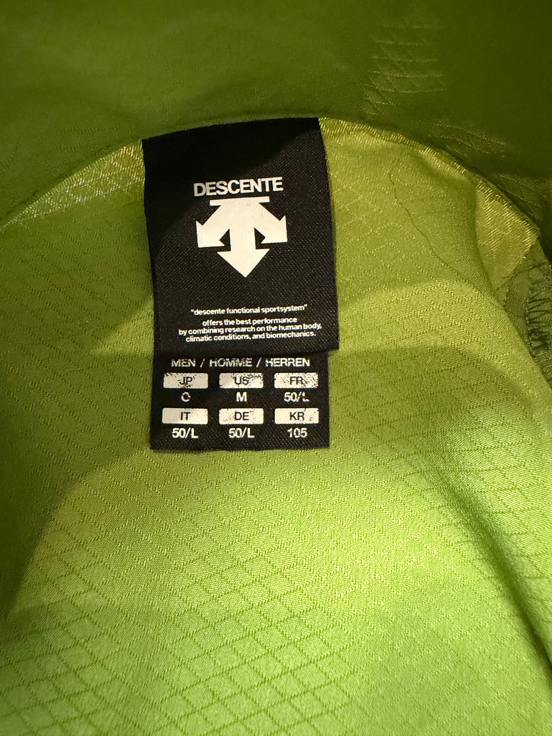 데상트 Move Sport 라임 바람막이 상품이미지2