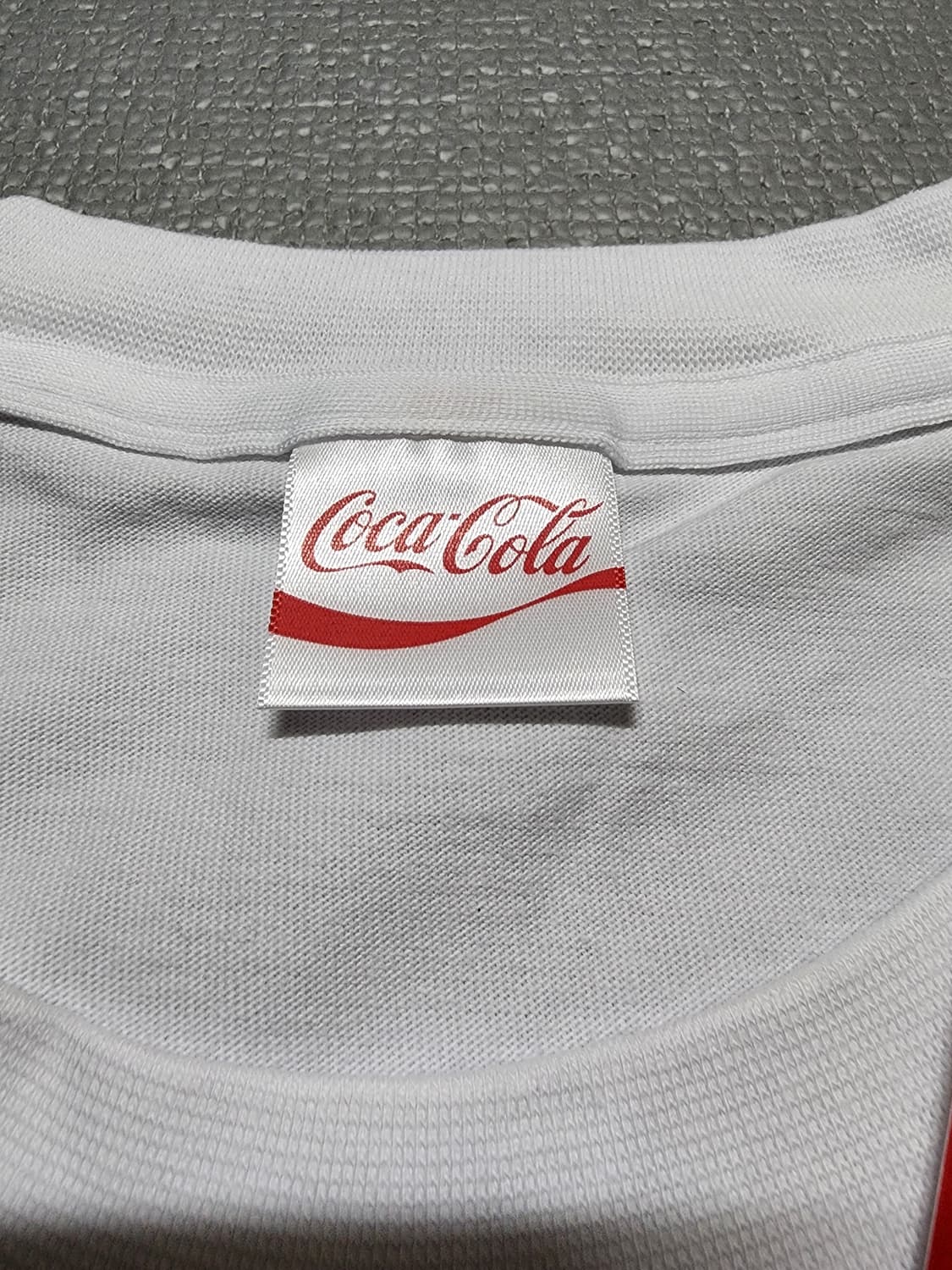 미사용 코카콜라 폴라베어 프린팅 오버핏 반팔티셔츠 상품이미지4