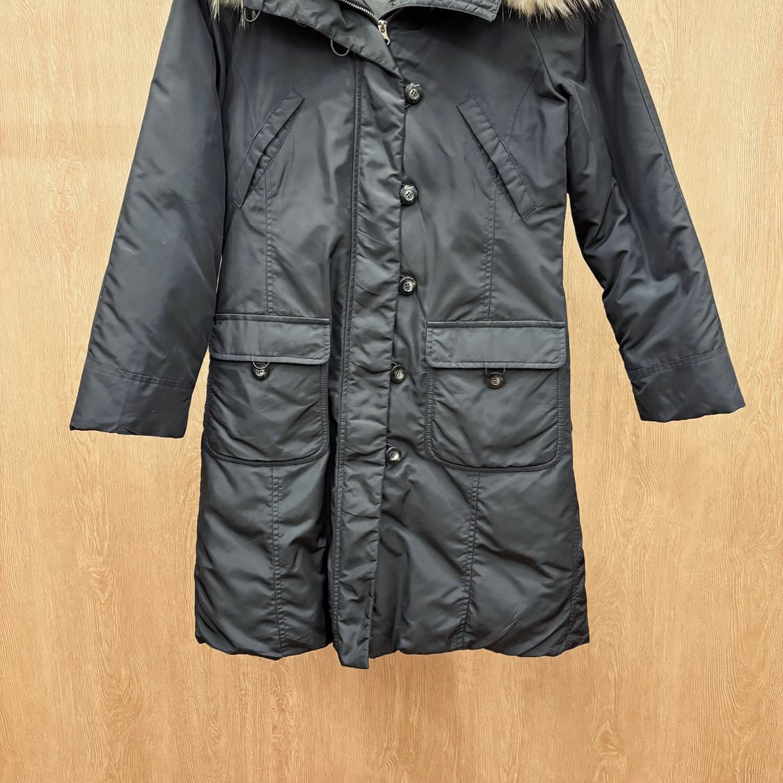 막스마라 위켄드 다운 롱 패딩 코트 퍼 후드 블랙 퍼 라이닝 디테일 블랙 상품이미지5