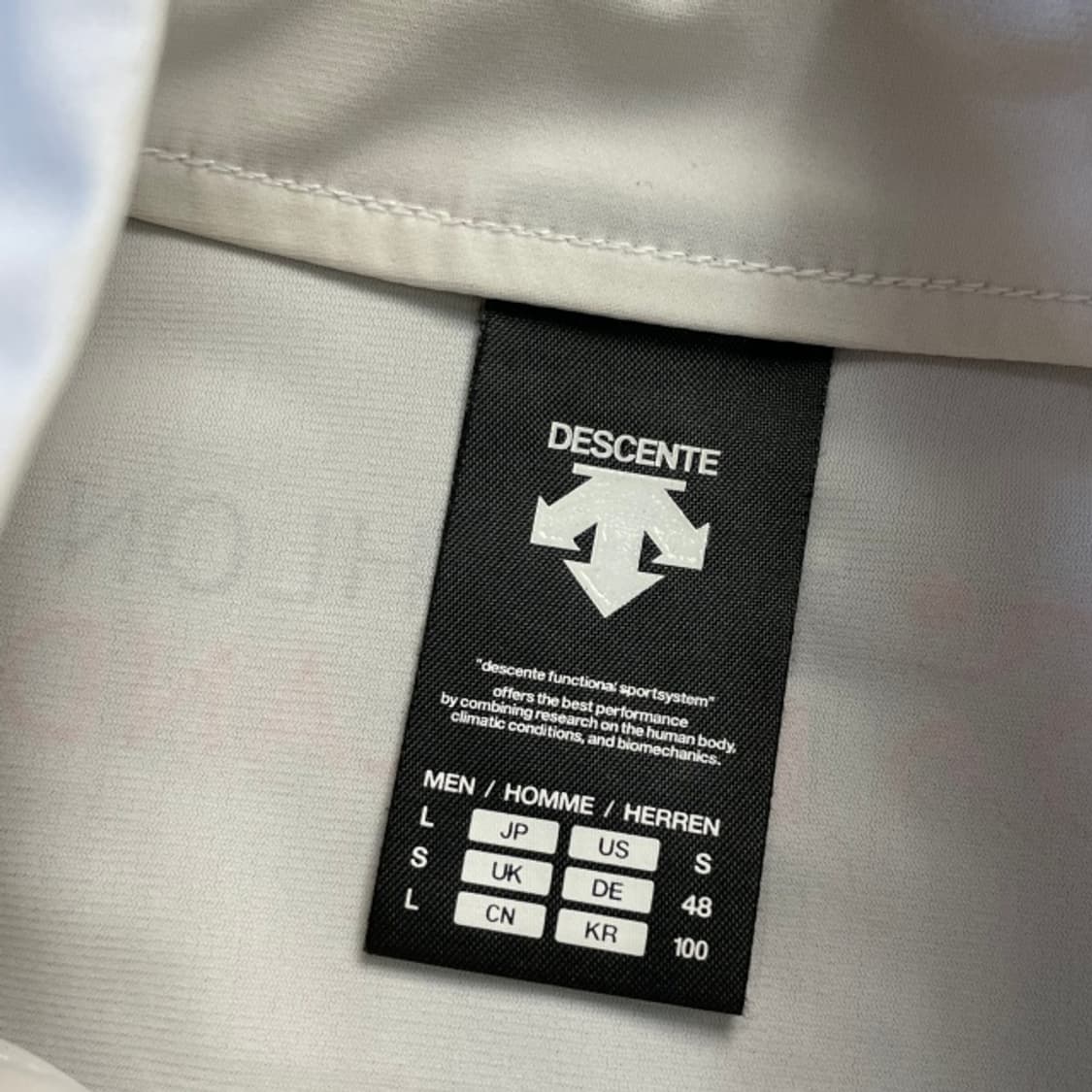 100 데상트 잉글랜드 집업  상품이미지3