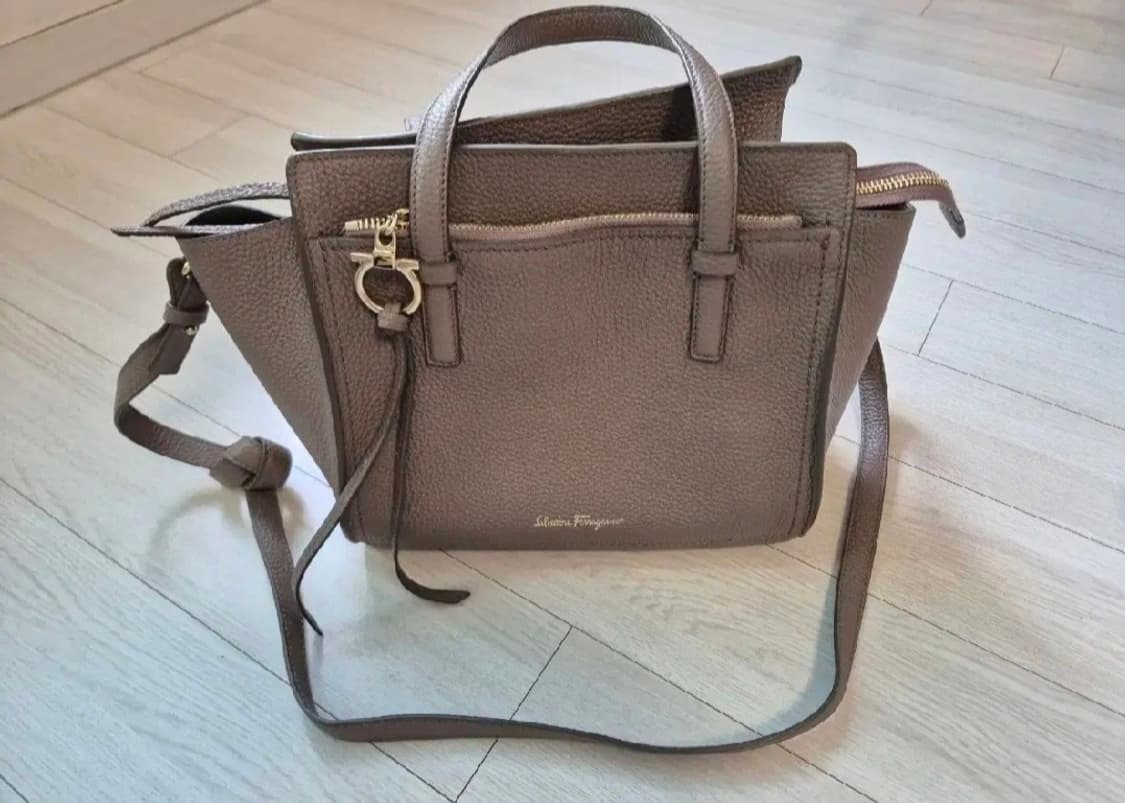 살바토레 페라가모 23SS 여성 에이미 스몰 토트숄더백 상품이미지2