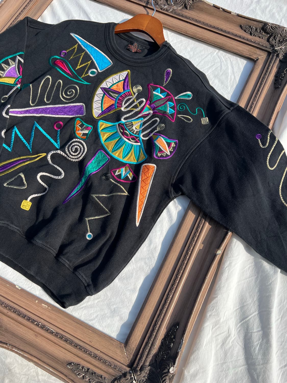 에스닉 자수 맨투맨 상품이미지3