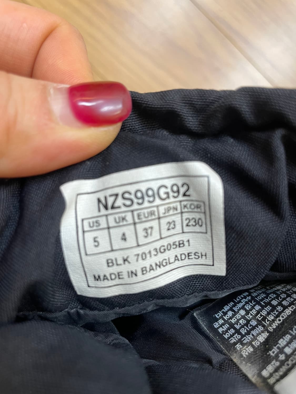 노스페이스 퀼팅 방한 부츠 블랙 색상입니다. 사이즈는 230mm입니다.  상품이미지5