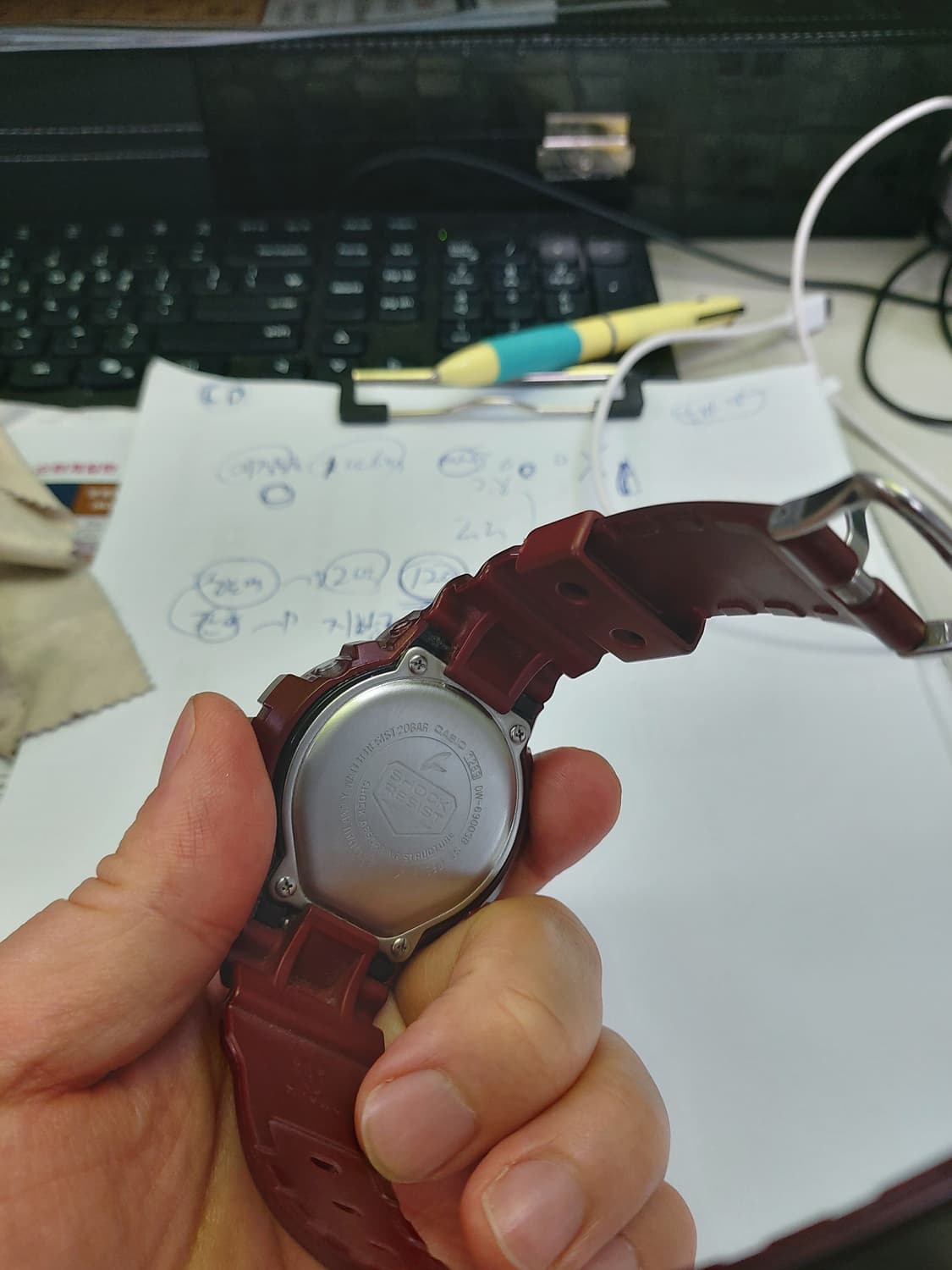 카시오 지샥 버건디색 시계 상품이미지3