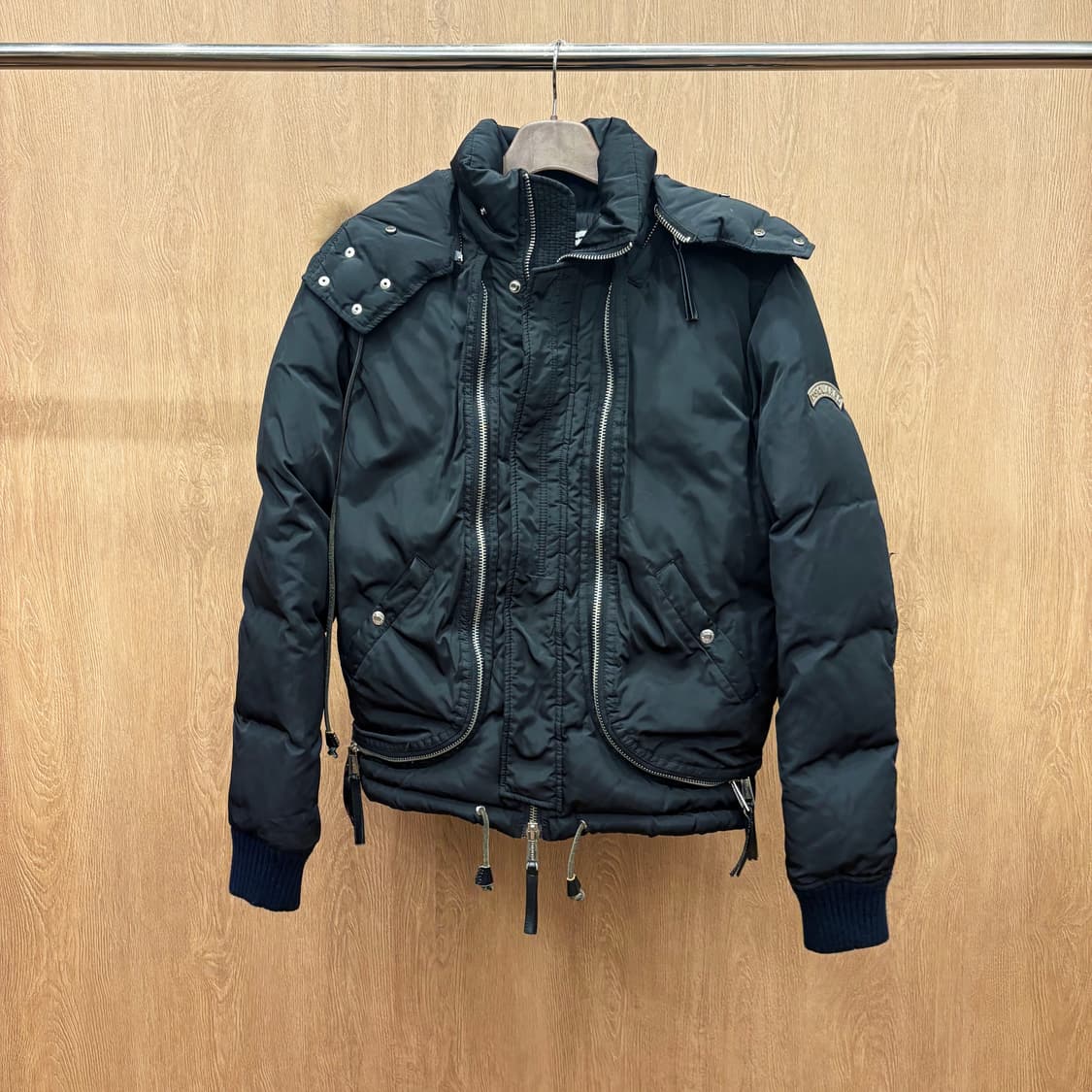 디스퀘어드2 다운 패딩 점퍼 후드 퍼 더블 지퍼 밑단 스트링 디테일 블랙 상품이미지2