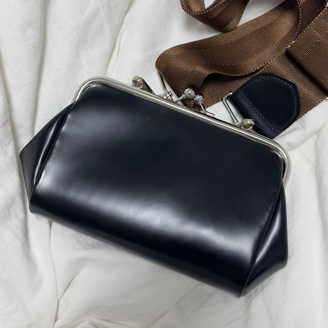 꼼데가르송 아오야마 가마구치 레더 플립백 상품이미지3