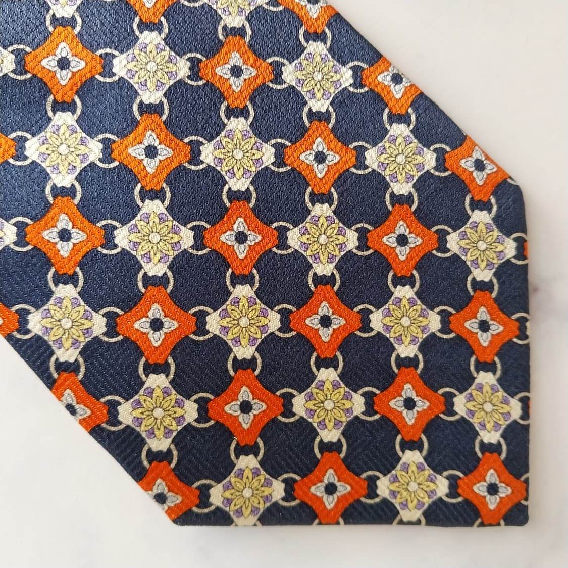 지방시 실크 네이비 기하 패턴 넥타이 9.9cm A+등급 K1628
 상품이미지9