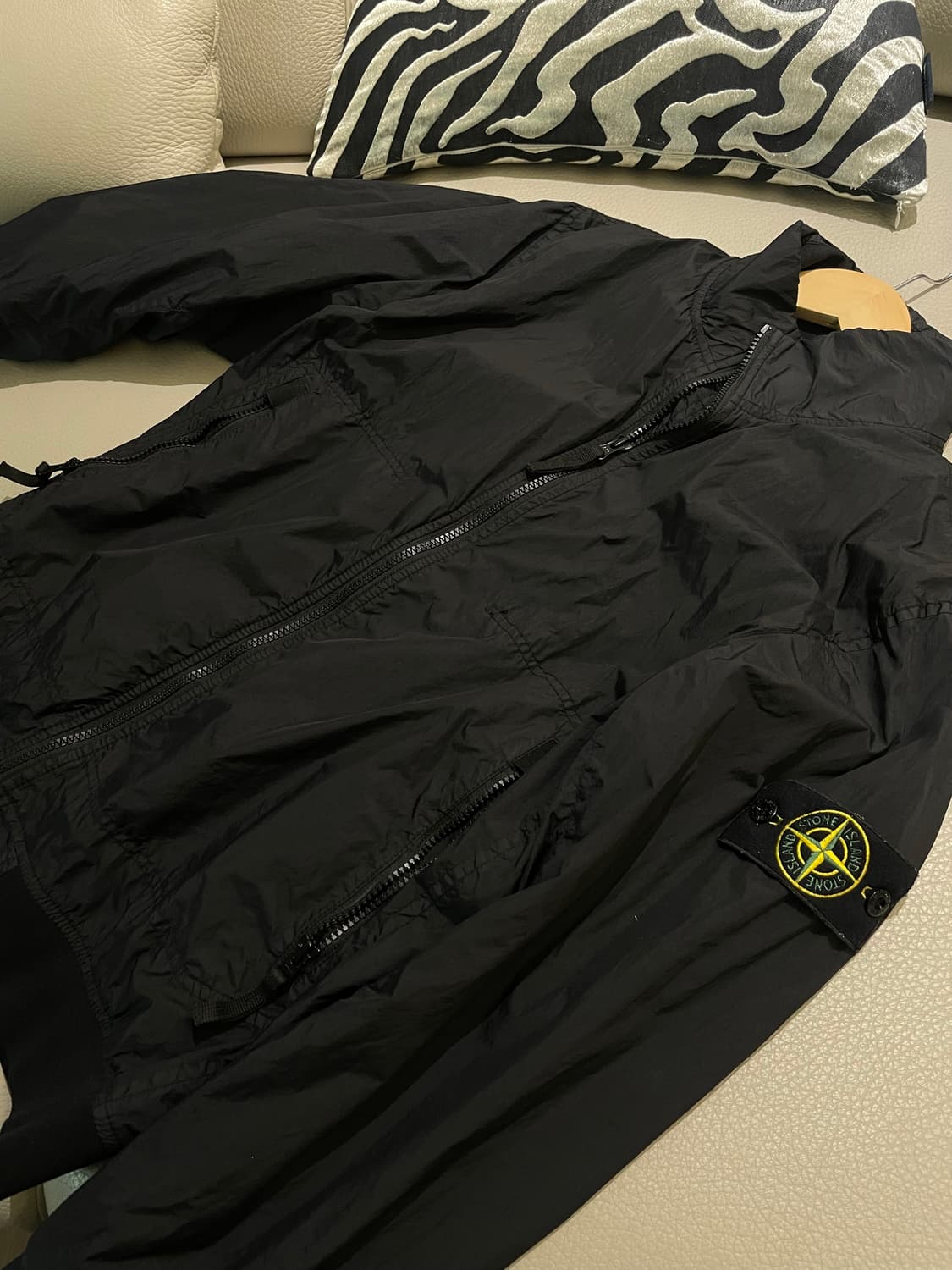 스톤아일랜드 크링클랩스 바람막이 자켓 24fw 상품이미지3