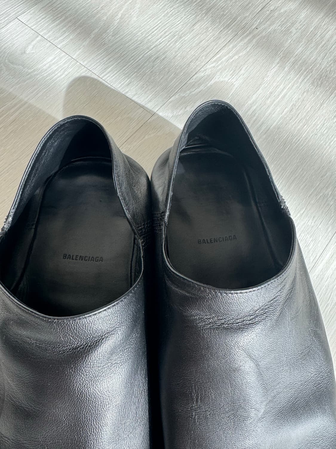 발렌시아가 플랫 뮬 블로퍼 42 팝니다.  상품이미지5