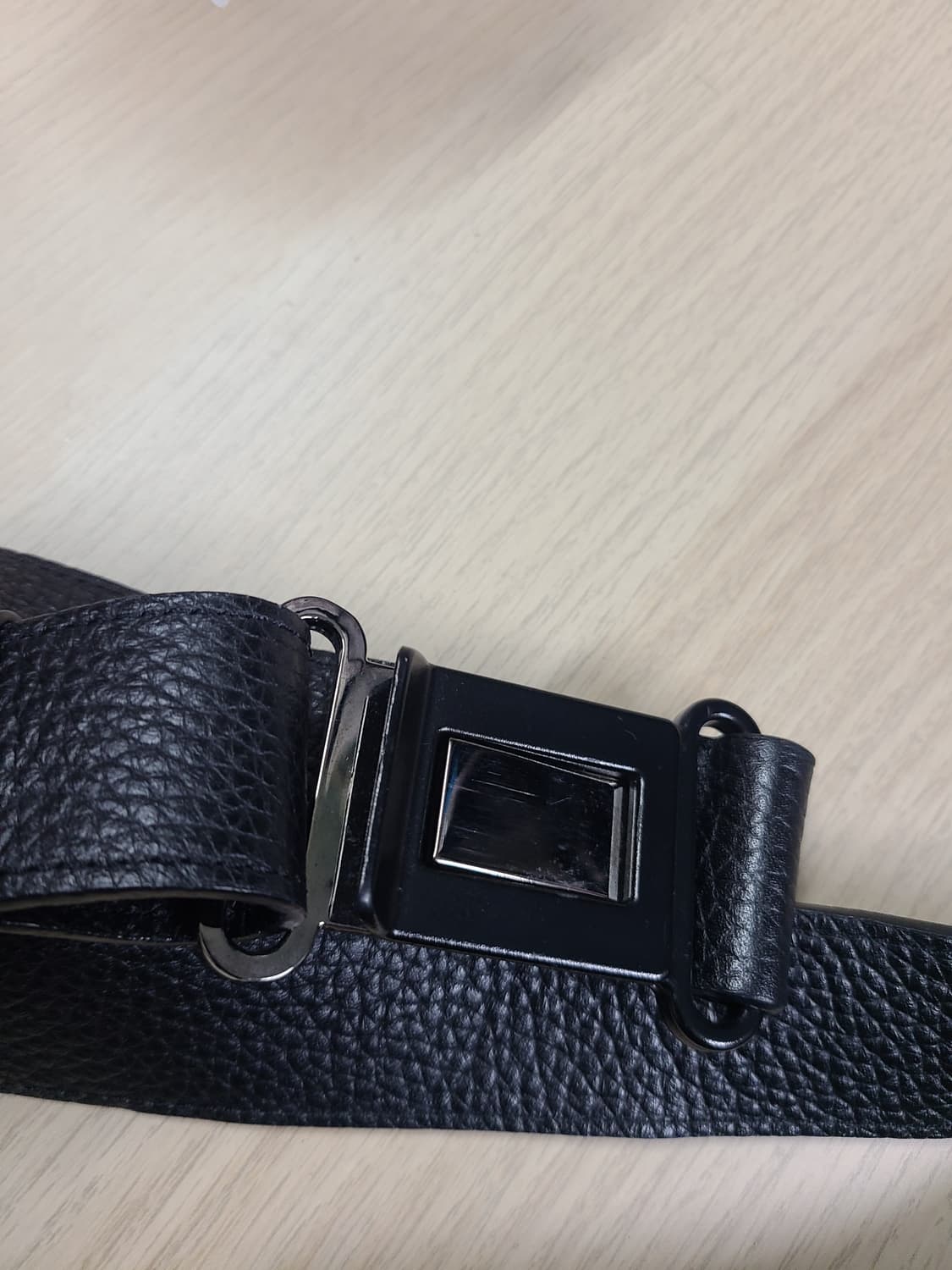 소프트서울 소가죽 하프문 슬링백 상품이미지2