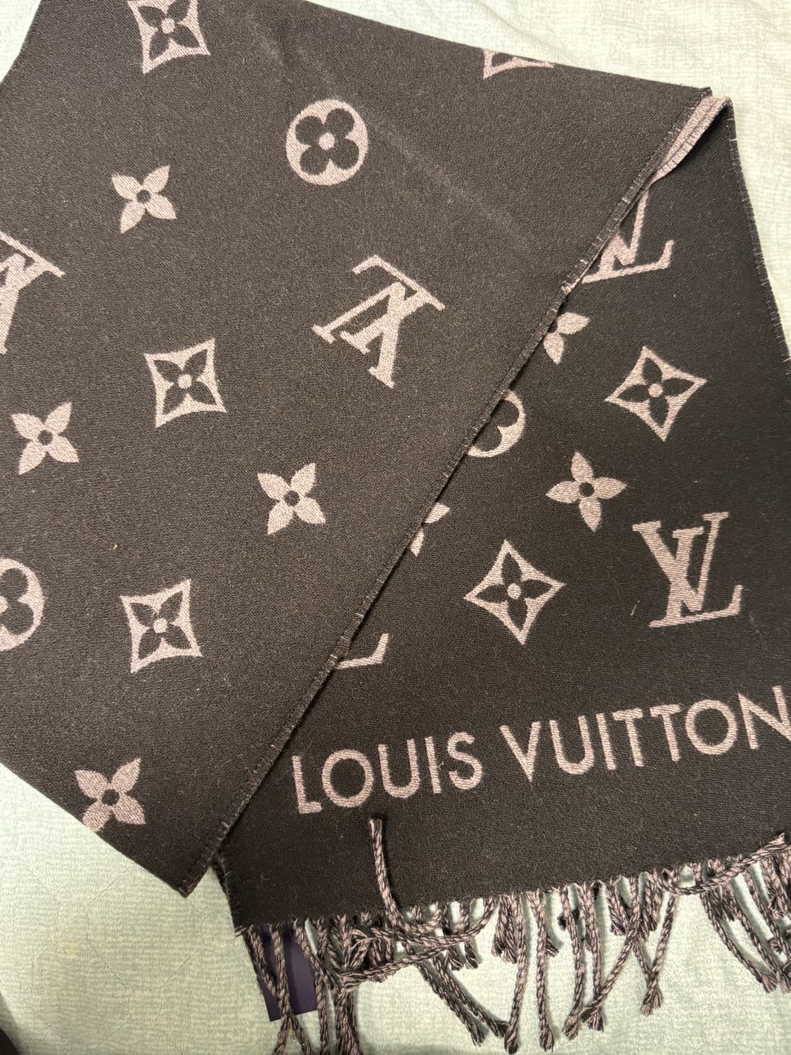 루이비통 모노그램 머플러 블랙 새제품 팝니다 상품이미지4