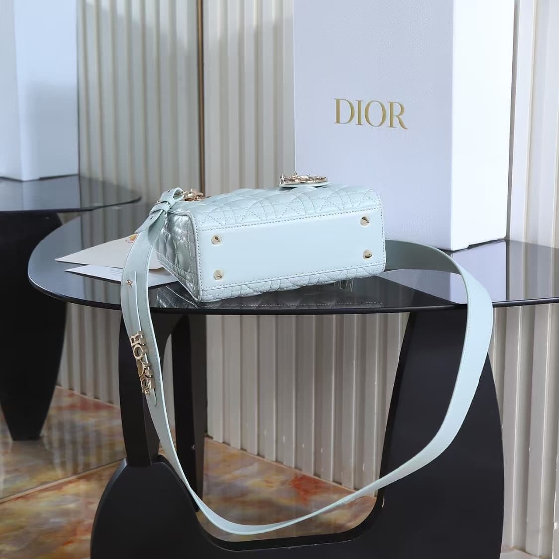 디올 스몰 뚜주흐 버티컬 토트백 매크로까나쥬 카프스킨 블랙 상품이미지8