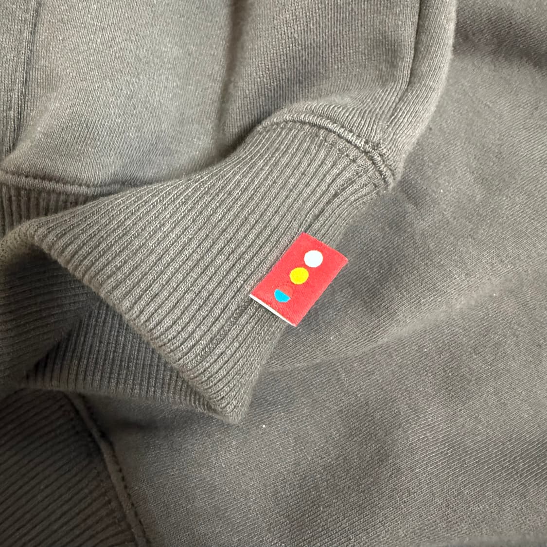 아이앱 스튜디오 레드 홀스 후디 브라운 상품이미지4