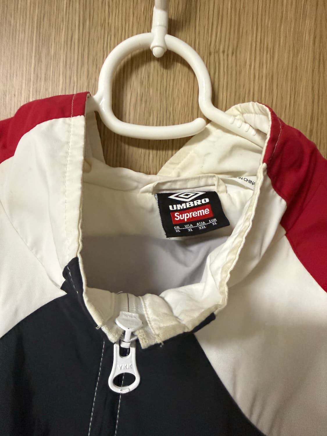 슈프림 x 엄브로 23ss 트랙자켓 판매합니다 상품이미지2