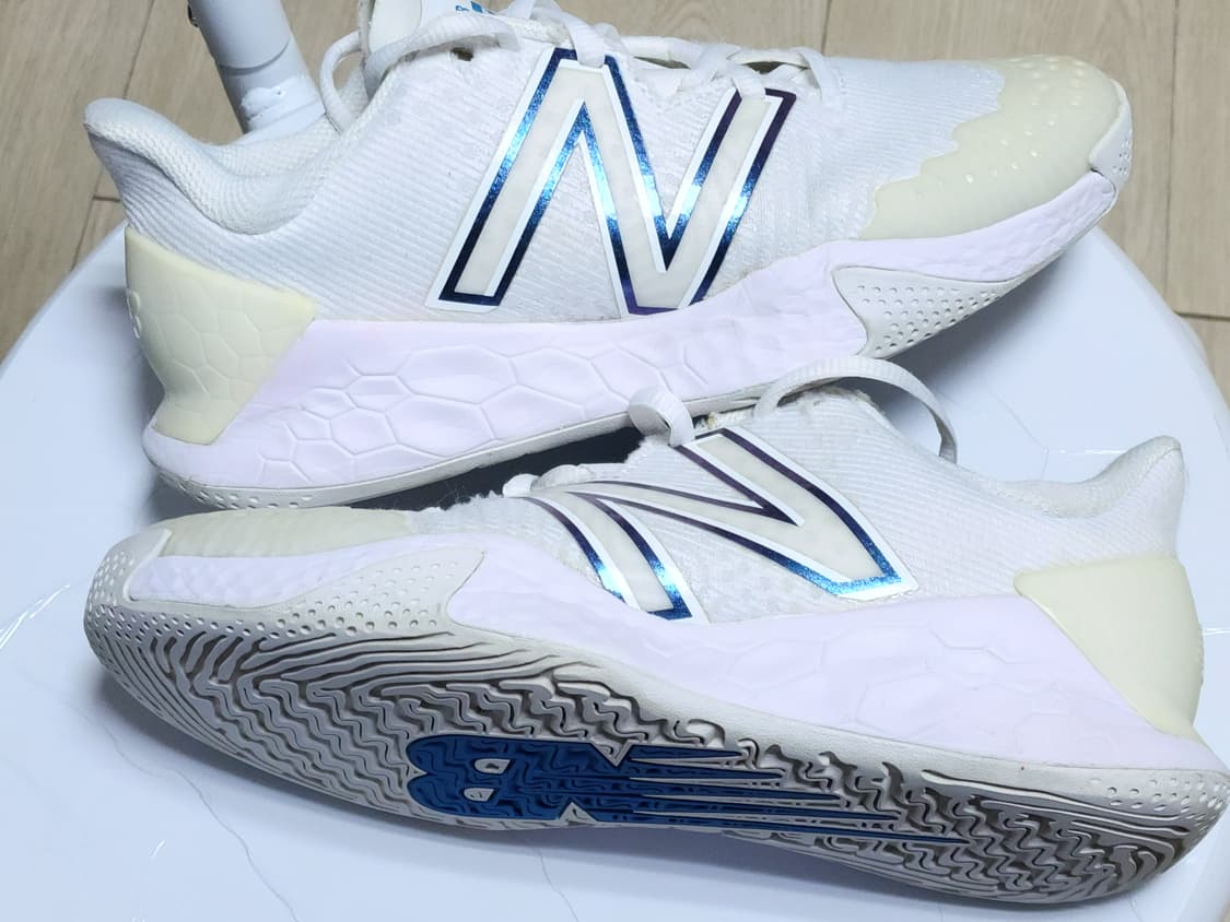 뉴발란스 프레쉬폼 LAV 테니스화 235mm 상품이미지1