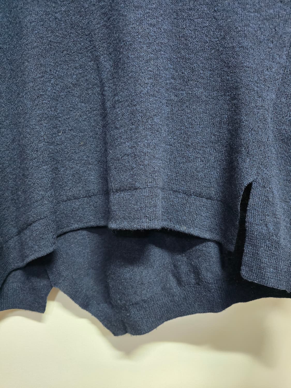 마인 네이비 언발란스 니트 스웨터 상품이미지3