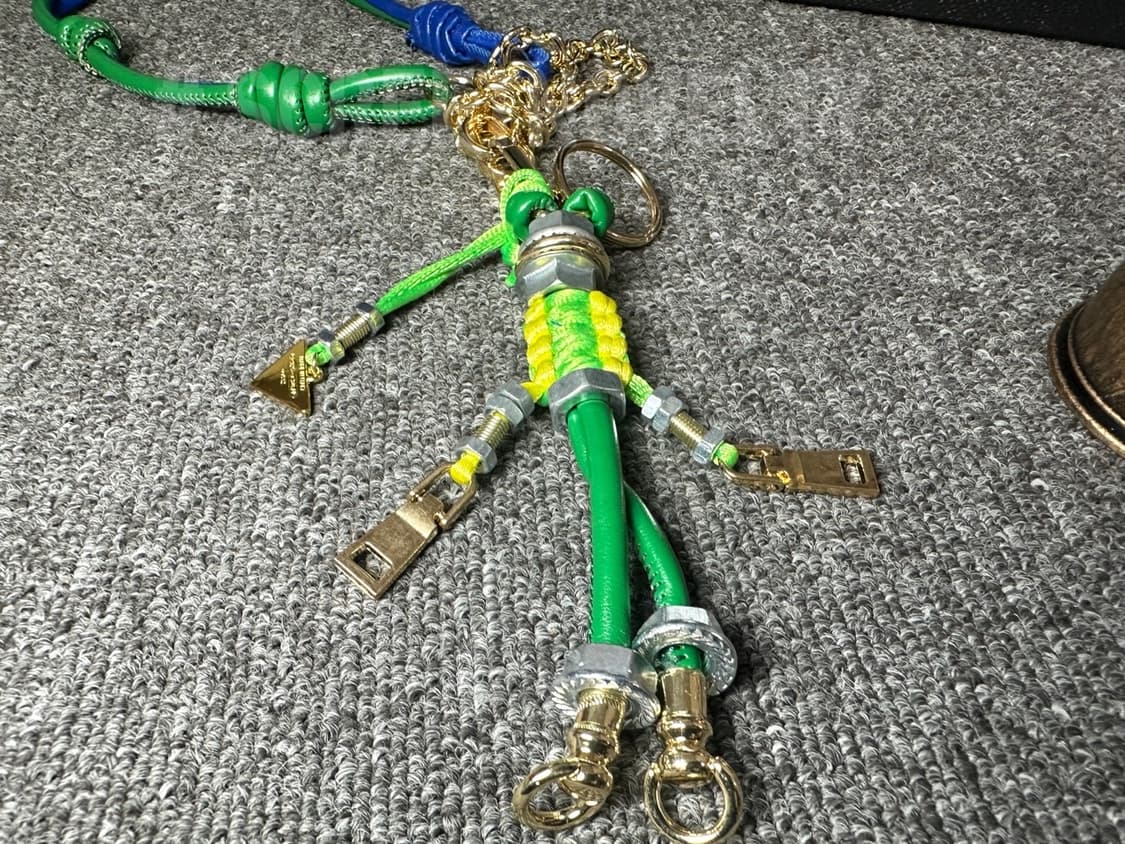 프라다 로봇 백참 그린 상품이미지6