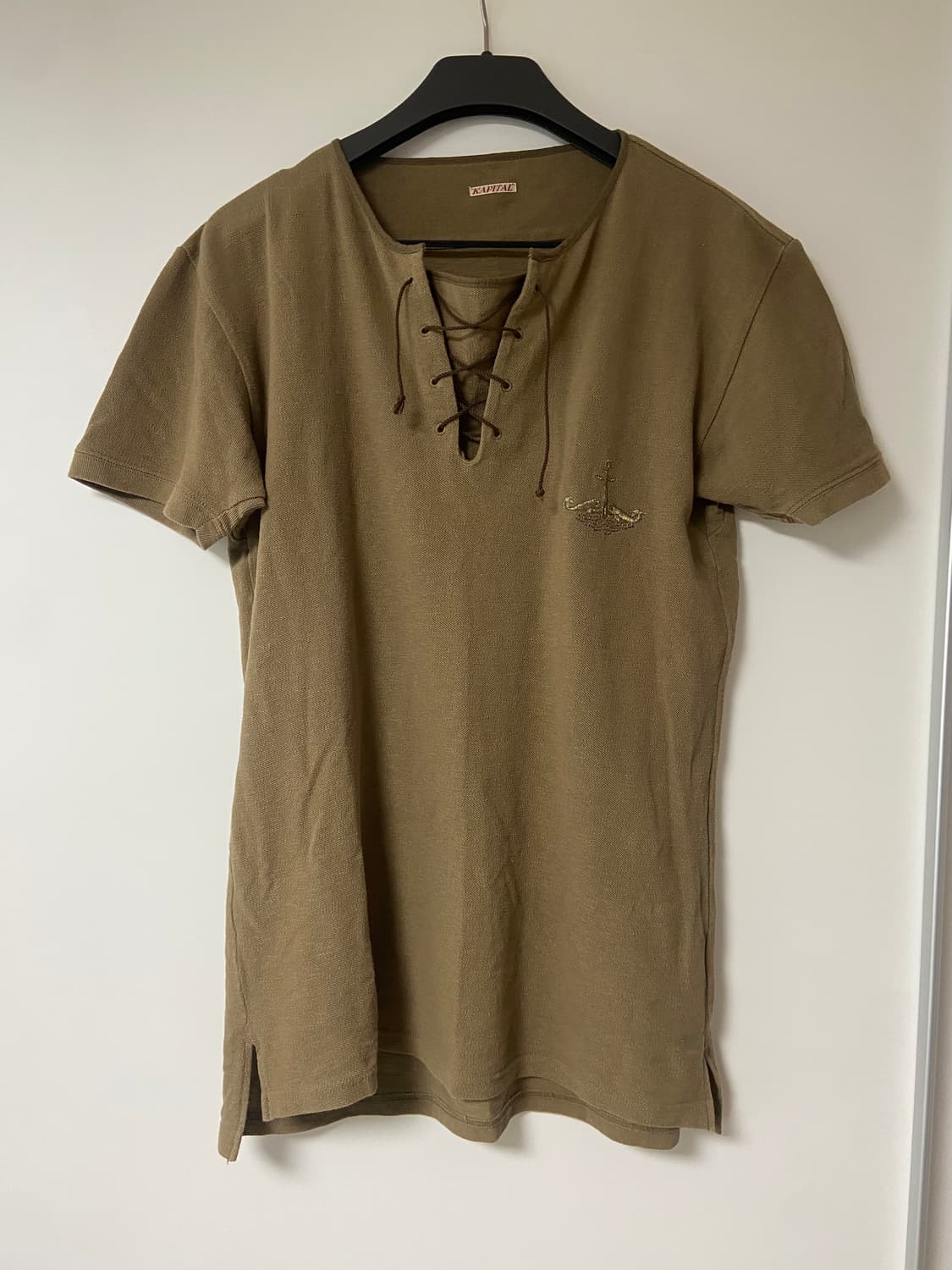 캐피탈 레이스업 반팔 티 상품이미지2