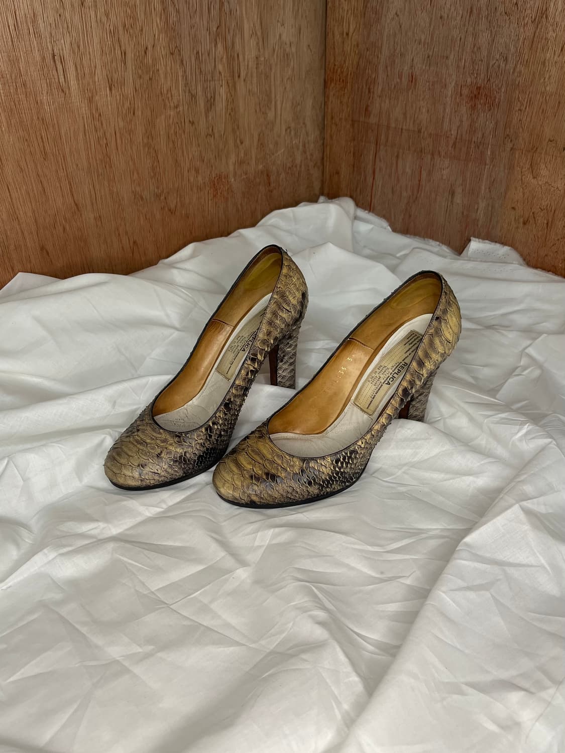 메종 마르틴 마르지엘라 레플리카 파이톤 레더 펌프스 상품이미지1