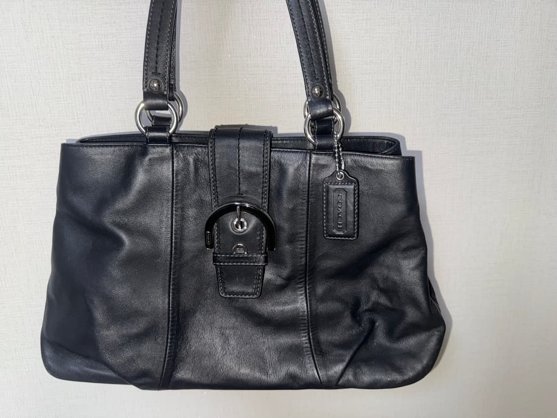 코치 버클 숄더백 블랙 상품이미지3