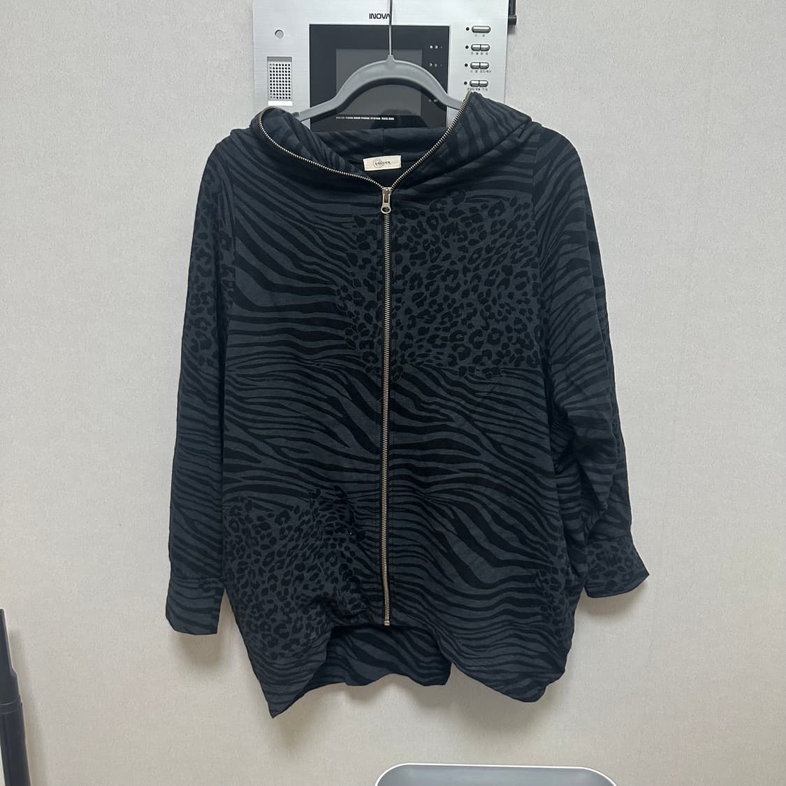 블랙 레오파드 풀지퍼 후드집업 상품이미지1