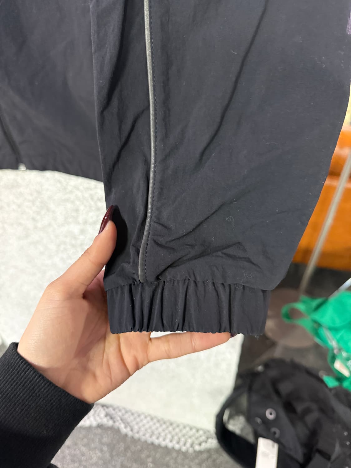 엄브로 블랙 빅로고 바람막이 자켓 B4364 상품이미지4