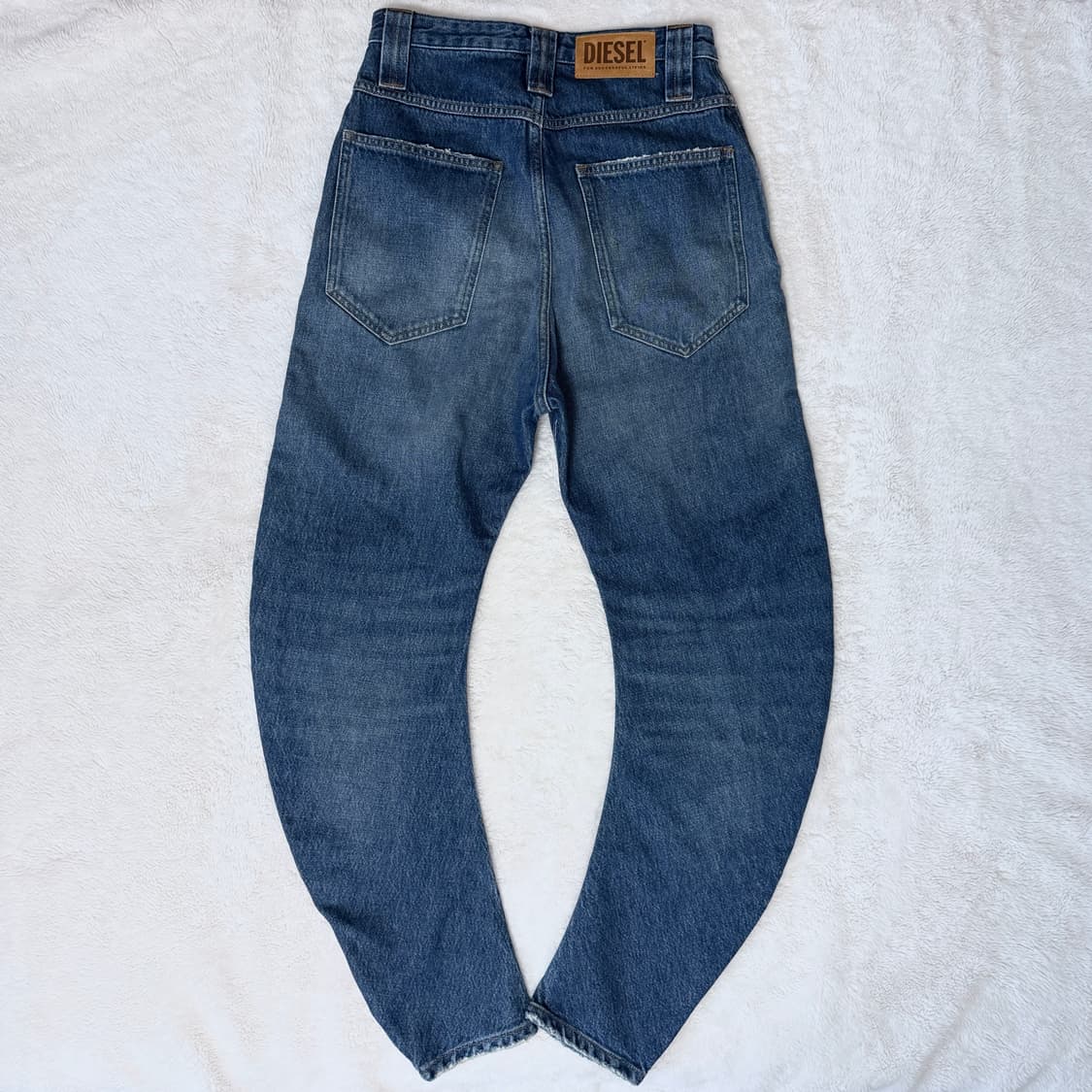 Diesel 디젤 커브드 워시드 데님 팬츠 상품이미지3