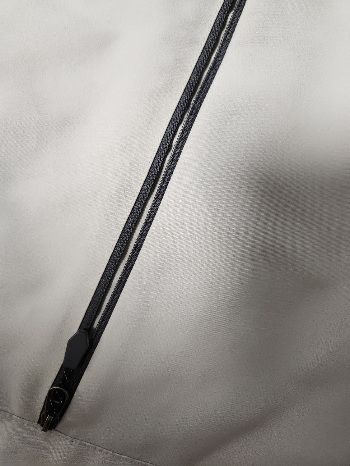 네파 방수방풍 기능성 바람막이 자켓 사이즈L

사진에 보이는 색감 그대로 상품이미지7