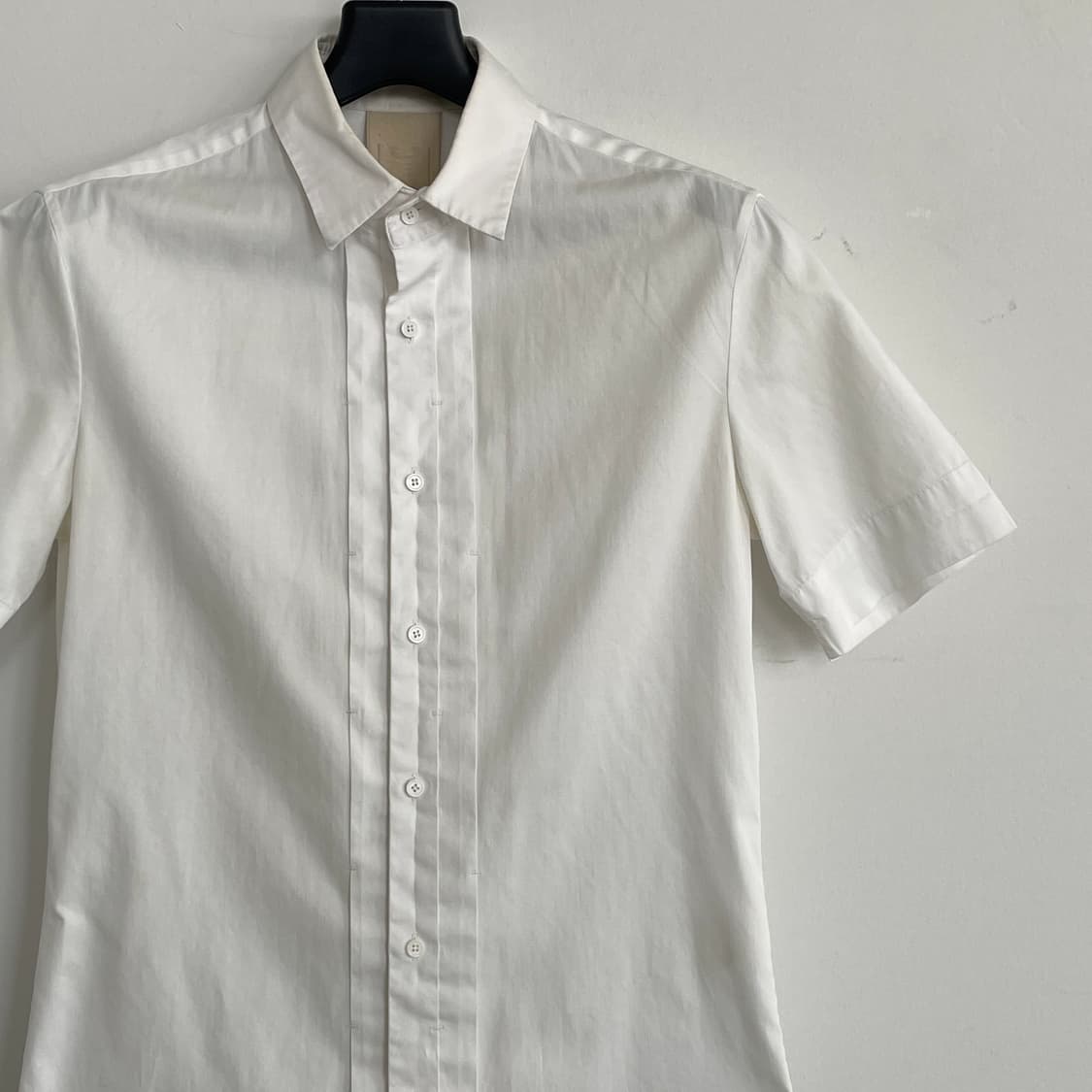 우영미 S,09-95 슬림핏 화이트 코튼 반팔 셔츠 상품이미지2