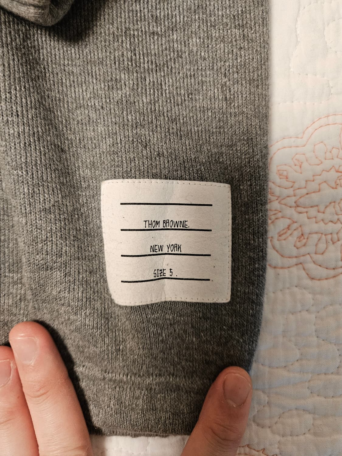 톰브라운 4선 반집업 그레이 색상 5사이즈 판매합니다! 상품이미지2