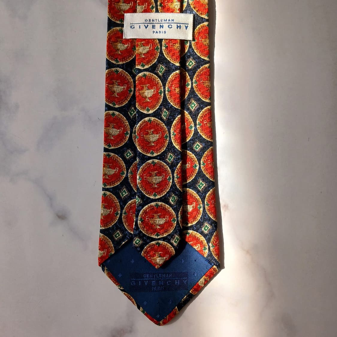 지방시 실크 네이비 메달리온 패턴 넥타이 9.8cm B등급 E744
 상품이미지5