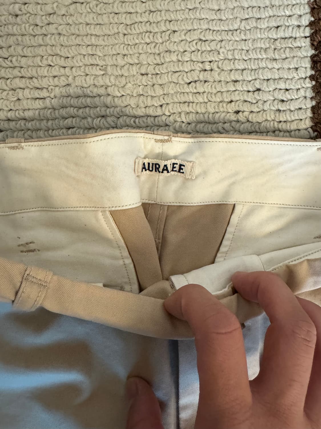 오라리 auralee 워시드 라이트 핀스 치노 상품이미지5