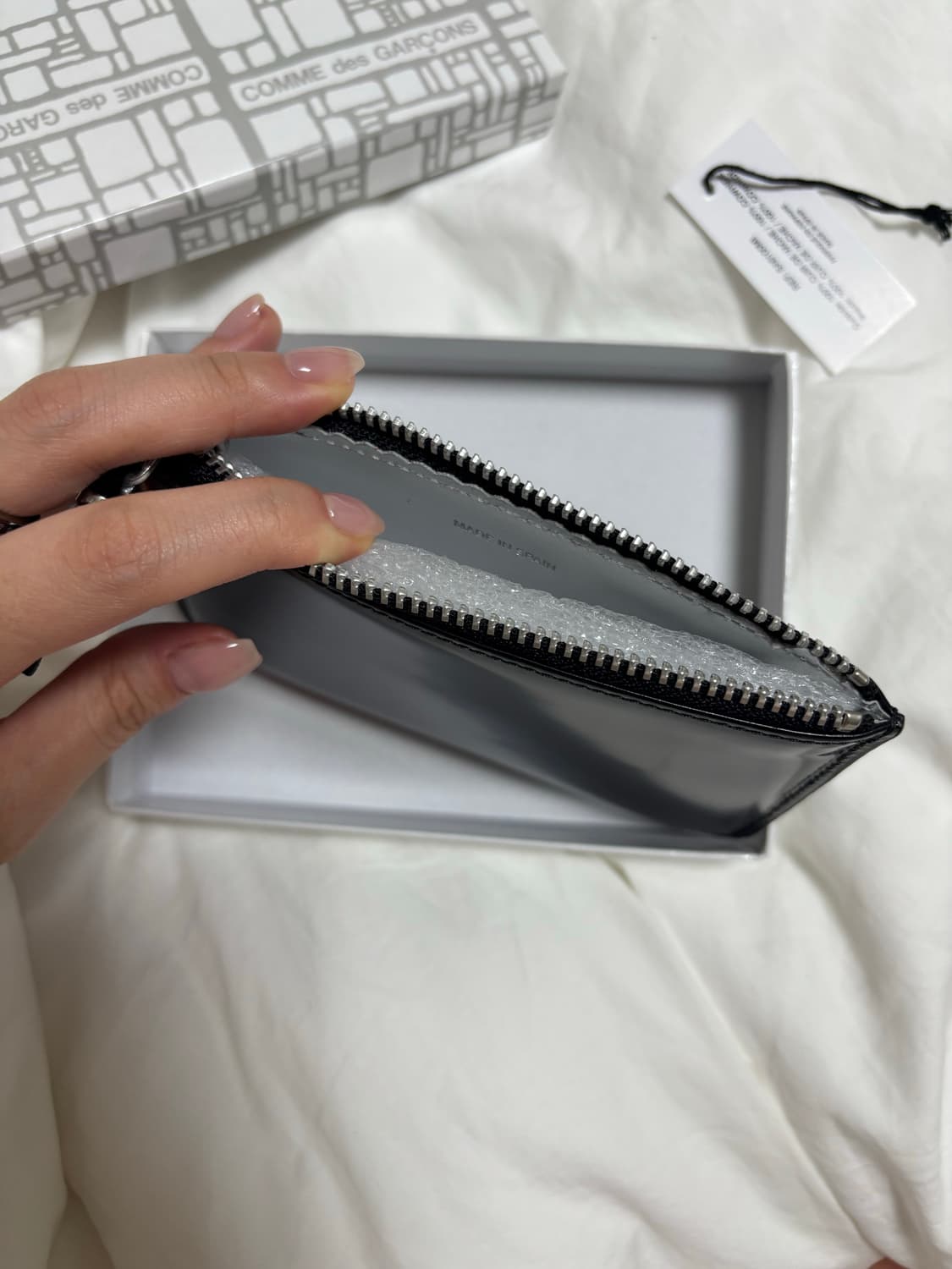 꼼데가르송 지갑 로고 엠보스드 지퍼 지갑 새상품 상품이미지4