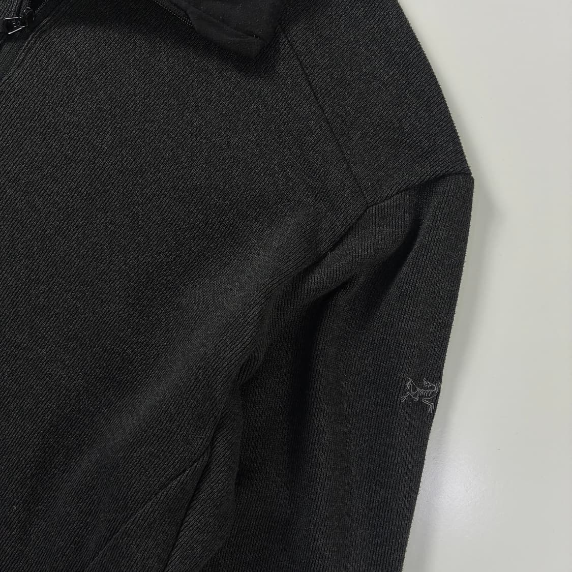 Arc'teryx  아크테릭스 커버트 차콜 반집업 후리스  상품이미지3