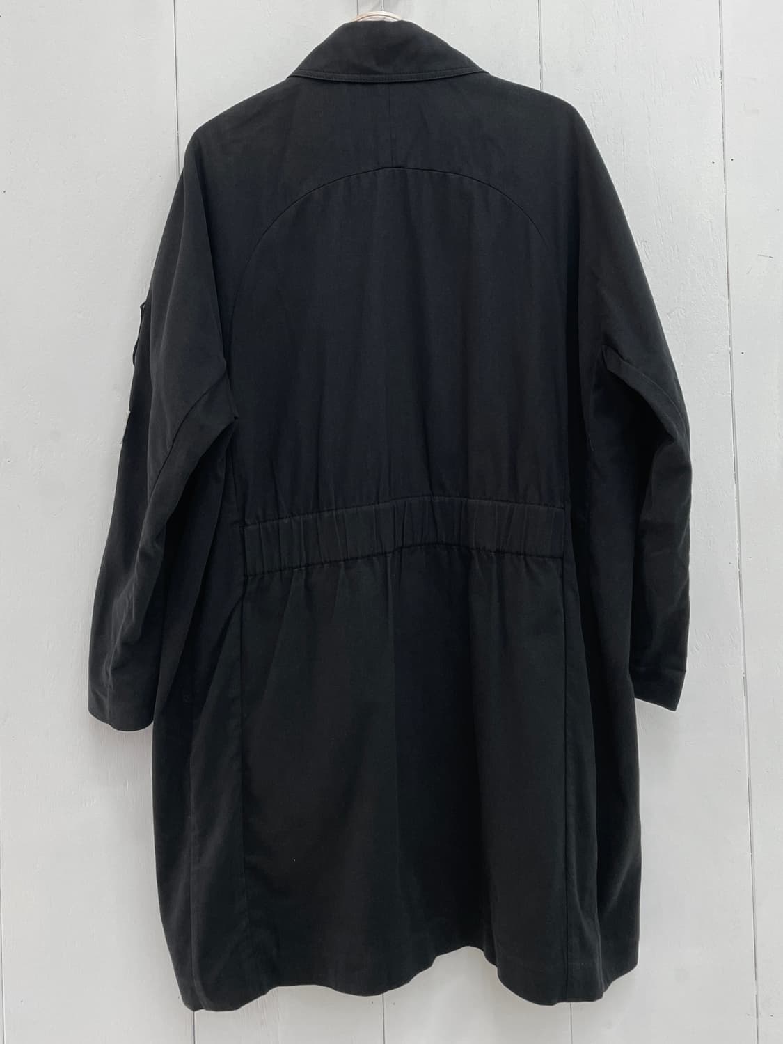 톰보이 와펜 디테일 하프 코트 블랙 상품이미지6