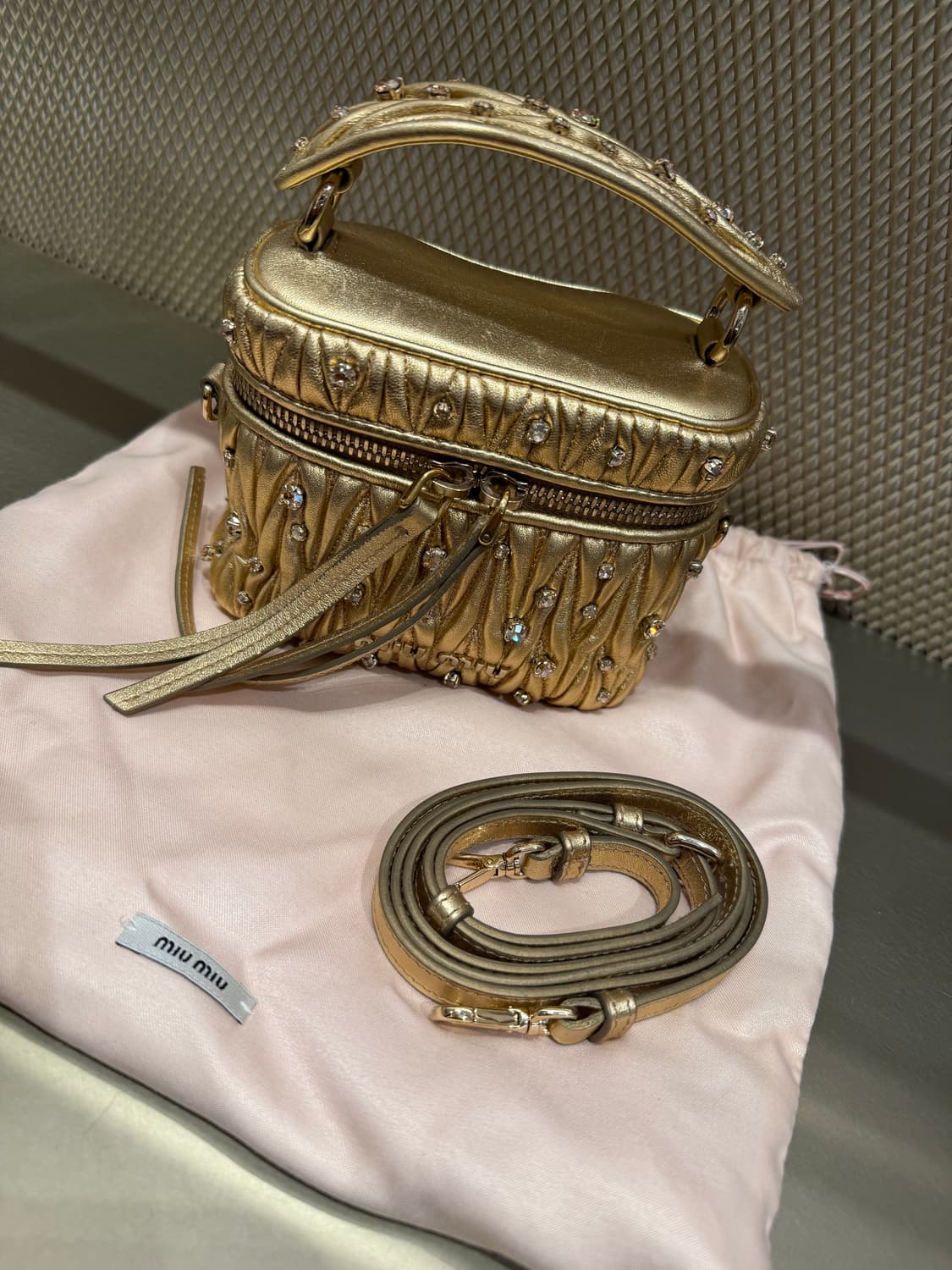 miumiu 미우미우 마텔라세 스와로브스키 미니뷰티백 상품이미지4