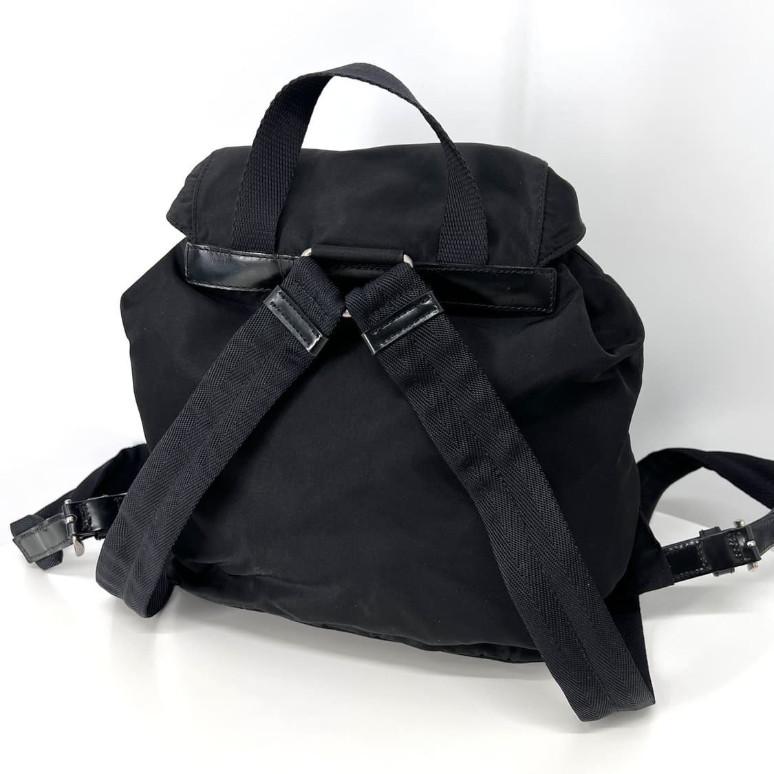 [감정완료] 프라다 삼각로고 나일론 백팩 블랙 스몰 상품이미지4