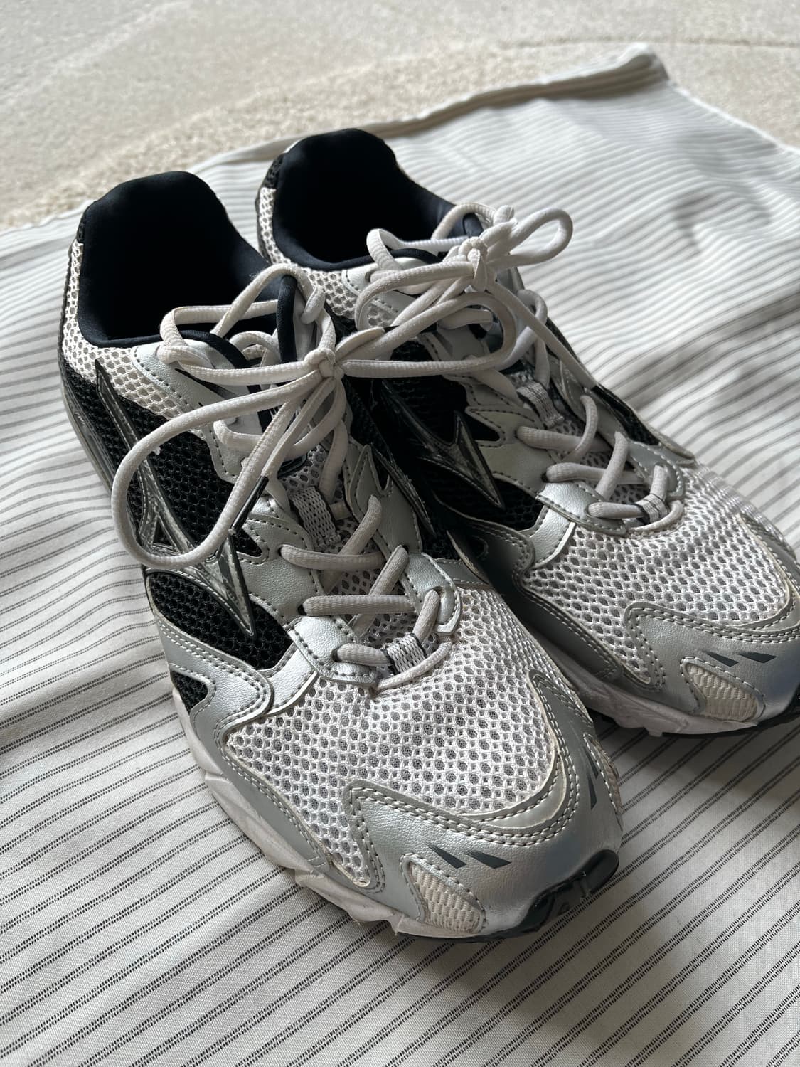 미즈노 웨이브 라이더 10 실버블랙 (270-275) 상품이미지4