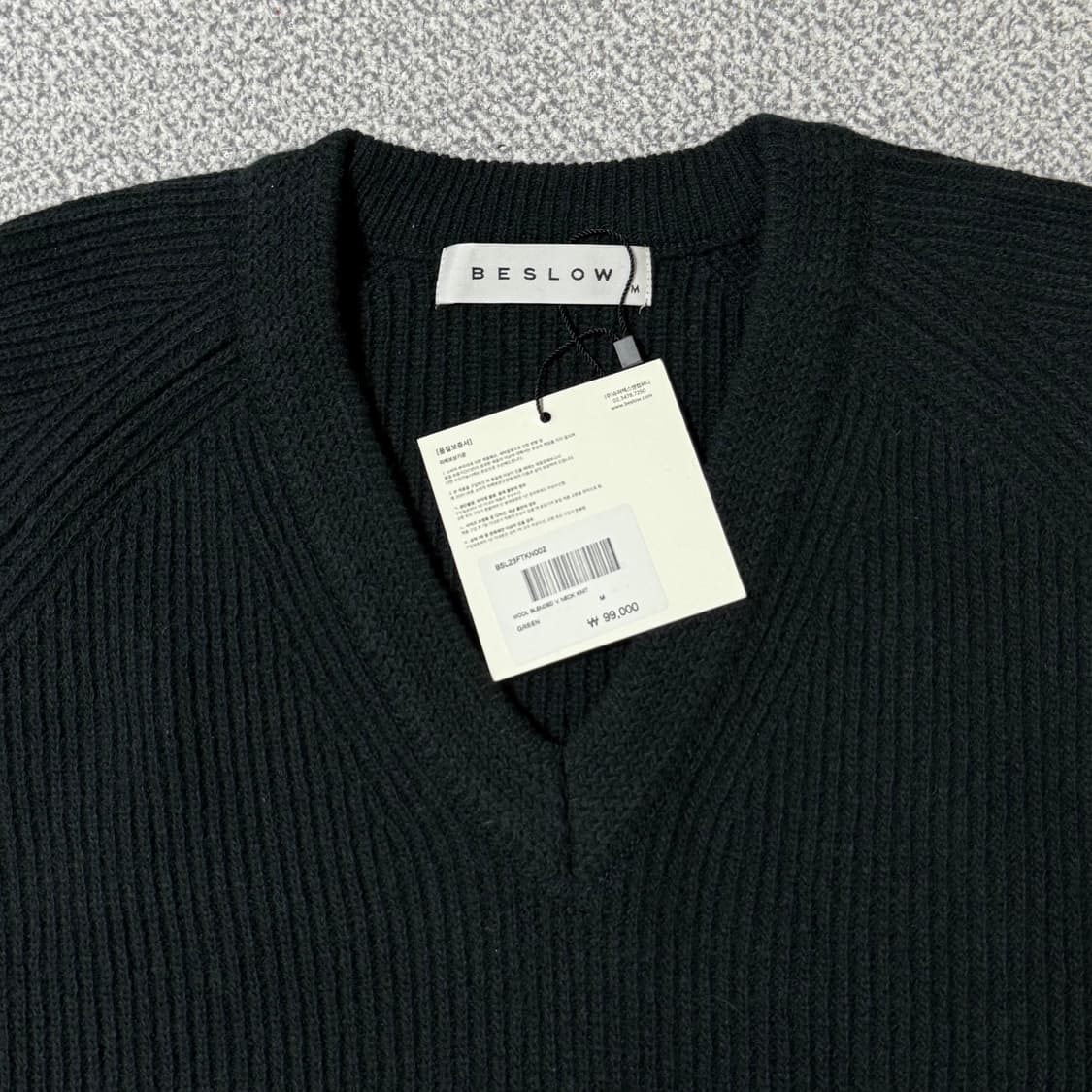 [정가 9만원 새상품] 비슬로우 브이넥 니트 M 상품이미지6