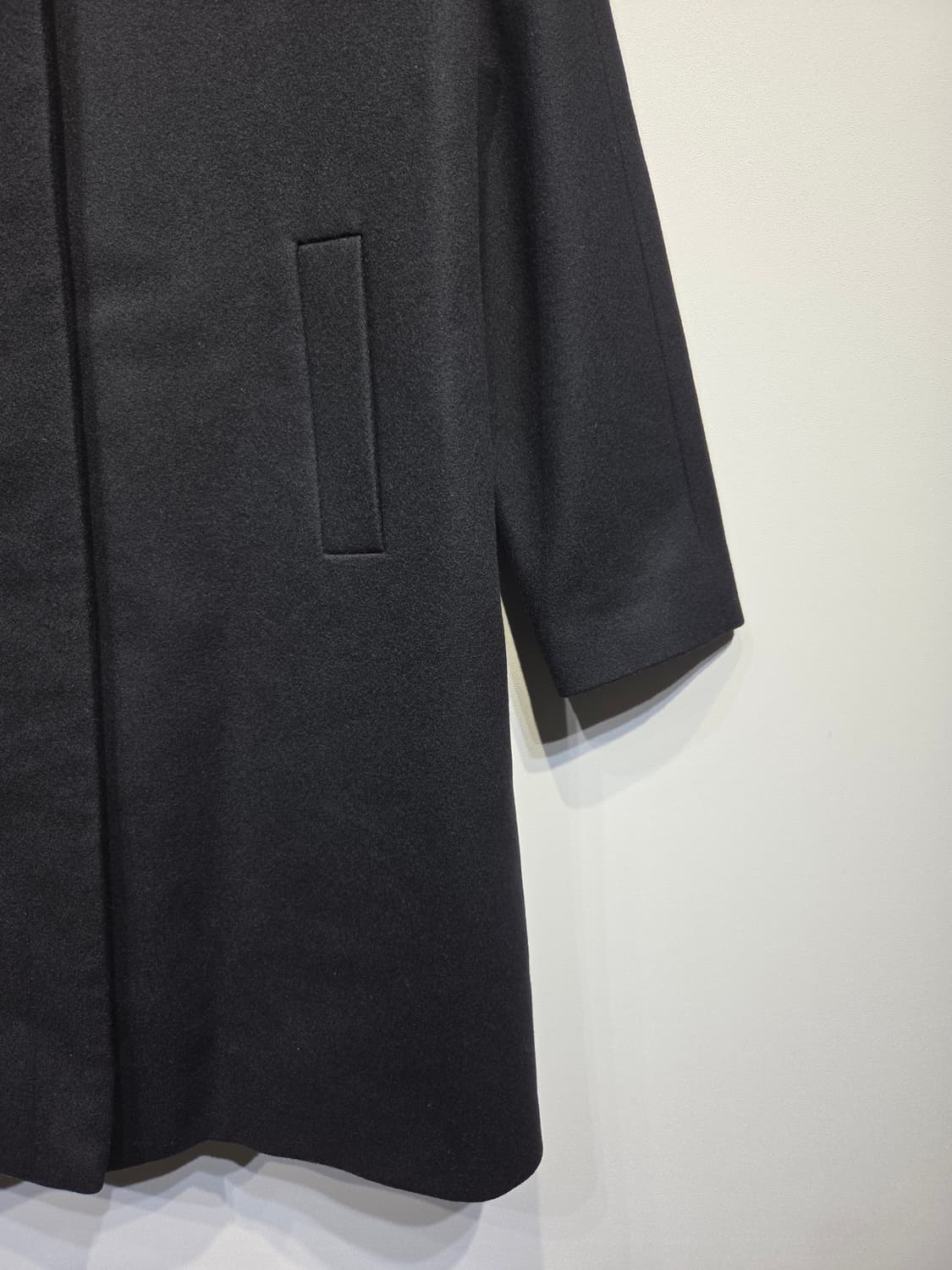 COS 코스 울 캐시미어 블렌드 봄버 넥 코트 상품이미지5