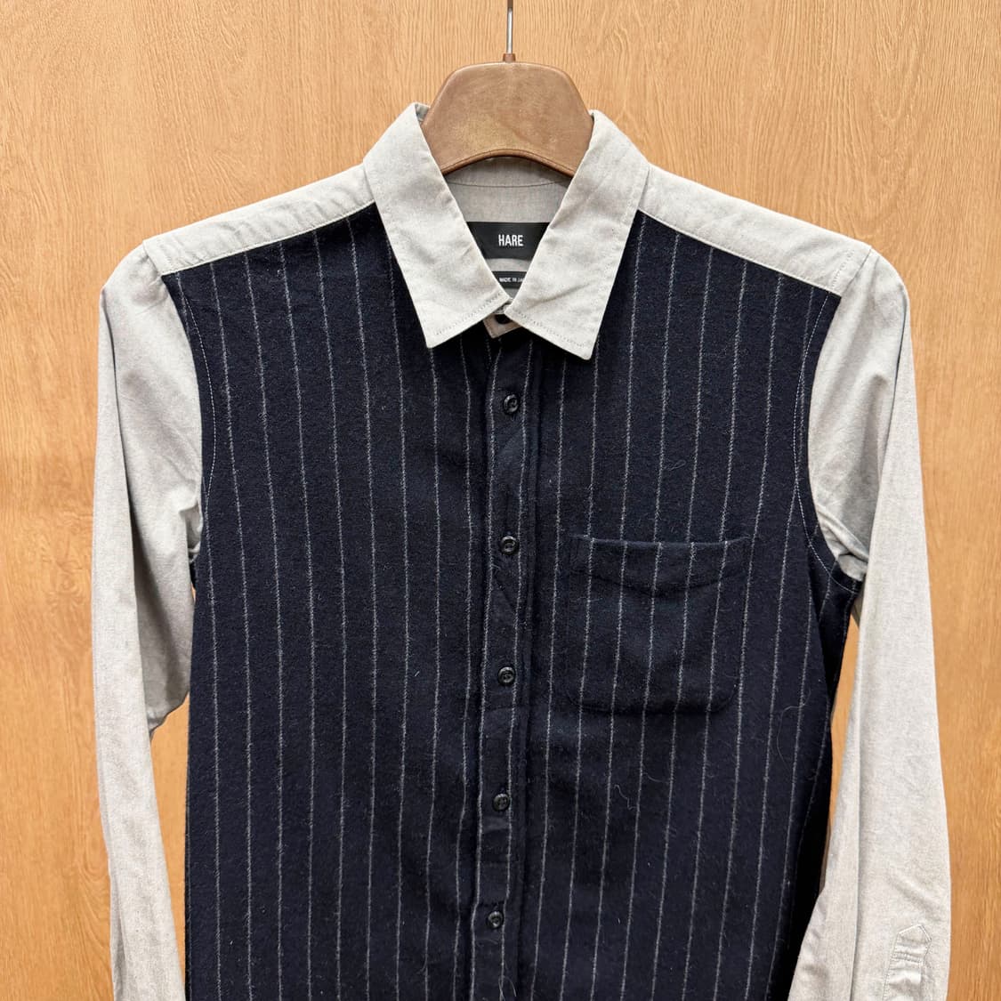 하레 혼방 패널 긴팔 울 셔츠 스트라이프 전면 포켓 디테일 네이비 그레이 상품이미지4