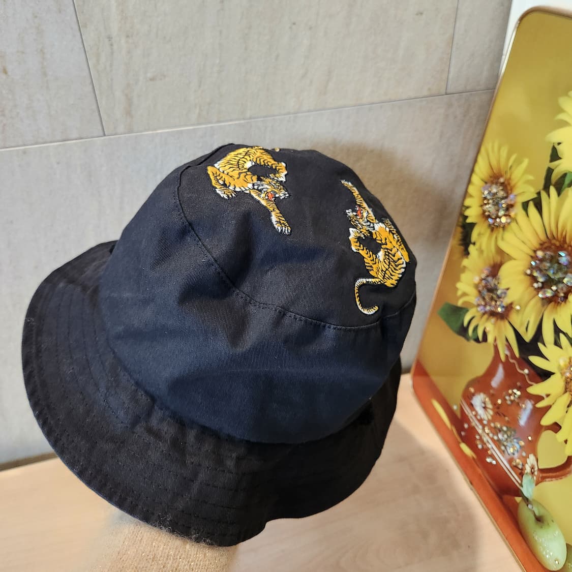 BAD IN BAD 🐯 타이거 자수 버킷햇 블랙 — 스트릿 감성 끝판왕 상품이미지2