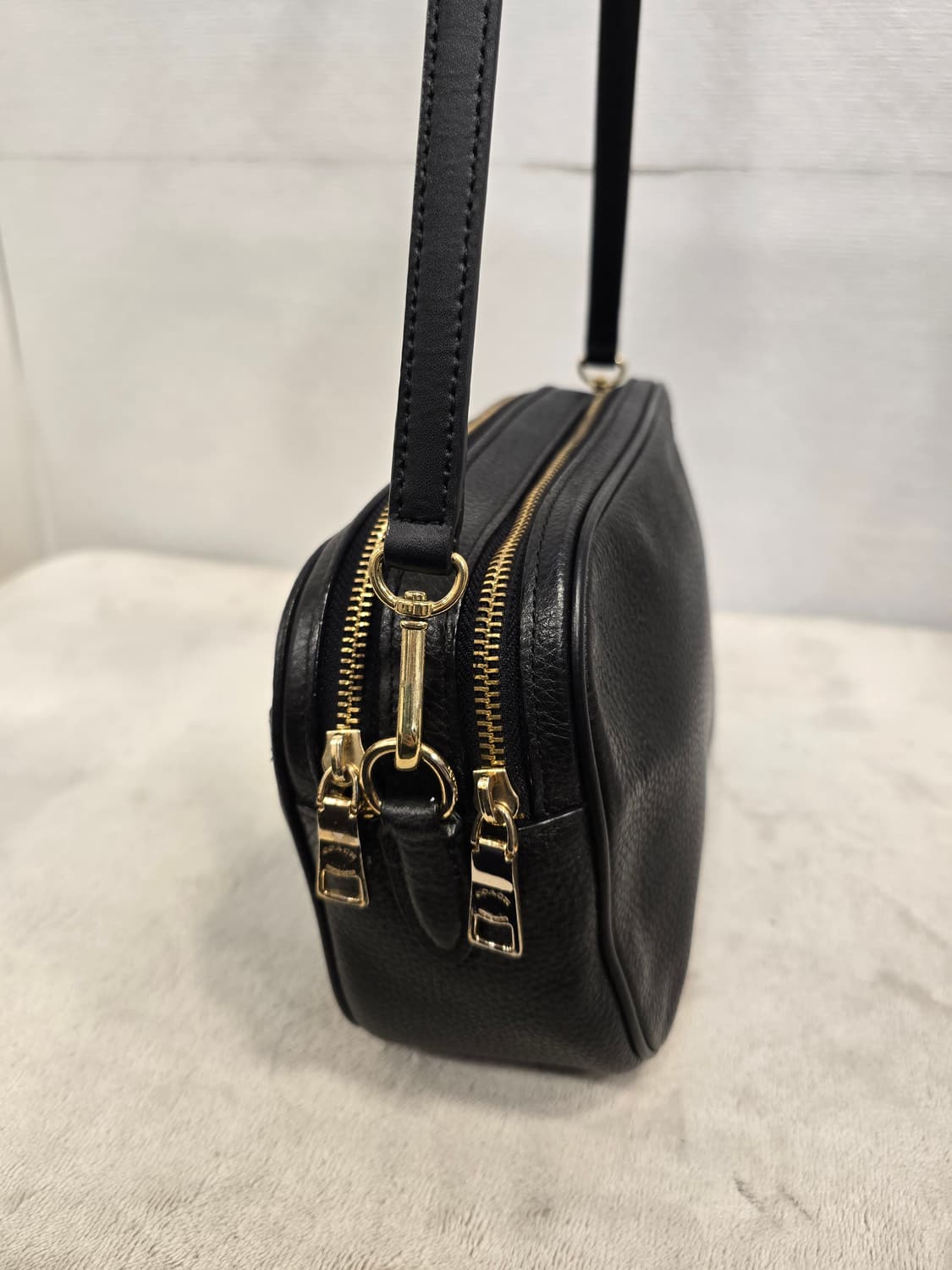 코치 제스 블랙 가죽 크로스백 상품이미지4