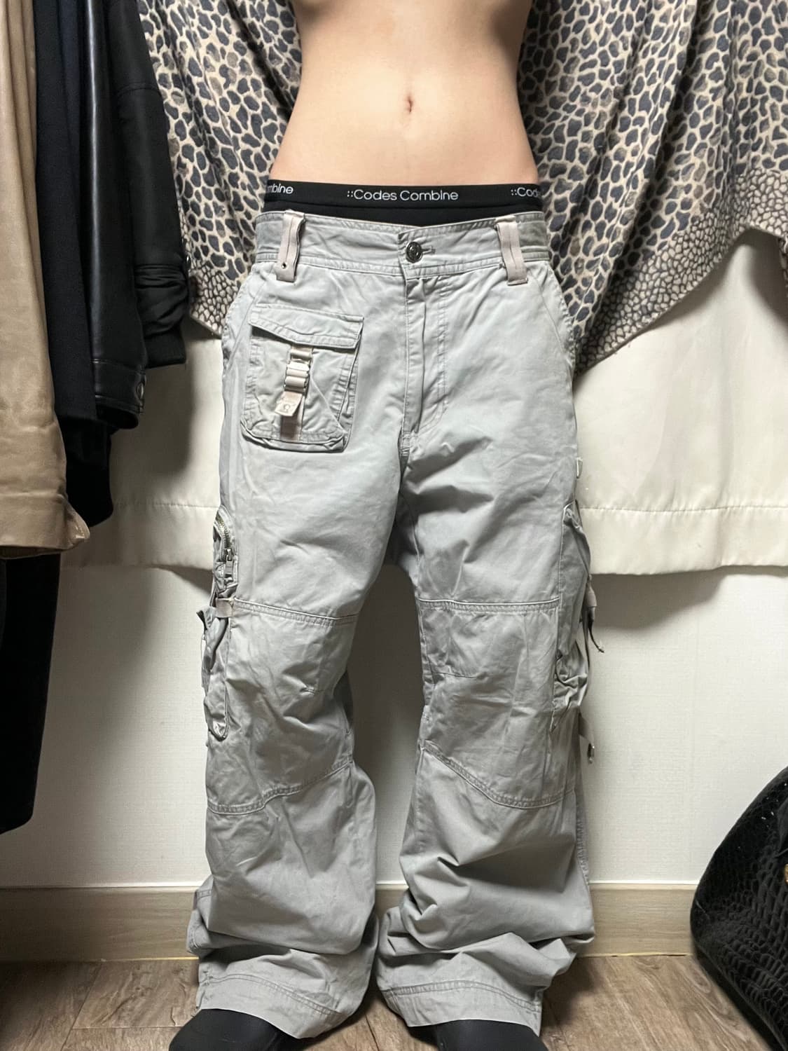 빅포켓 밴딩 디테일 그레이 카고팬츠 상품이미지2